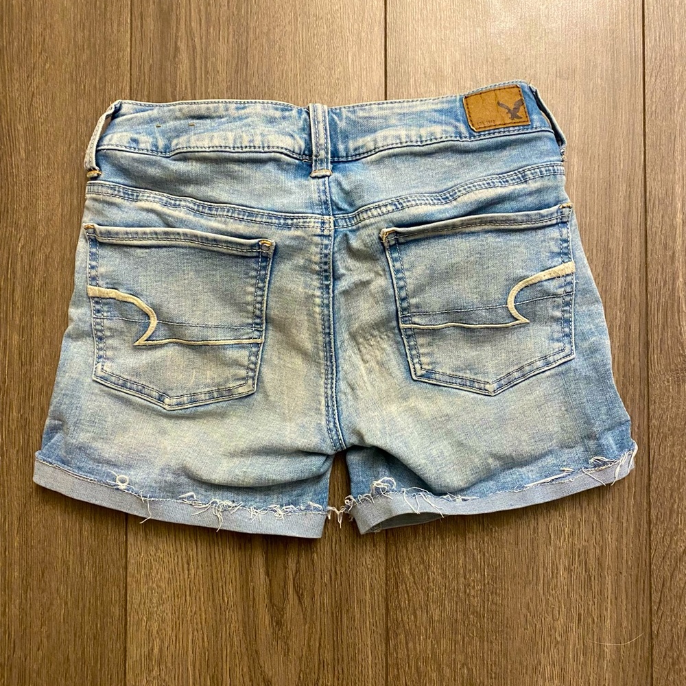 American Eagle Jean Shorts Size 2 - Picture 2 of 2
